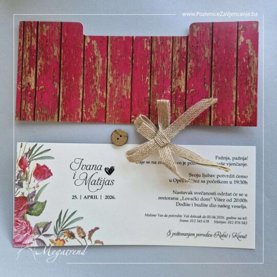 Pozivnica za vjenčanje sa bijelim reljefnim na kojem je odštampan tekst, a na njegovoj lijevoj strani se nalazi cvjetni uzorak. Pozivnica sadrži i crvenu futrolu na kojoj je zalijepljena mašna napravljena od jutene trake a preko nje dugme.