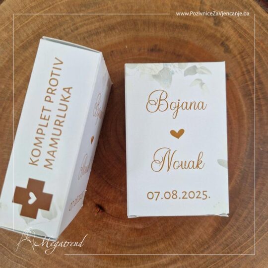 Fotografija kutijice koja prikazuje kako ona izgleda kada je sklopljena.